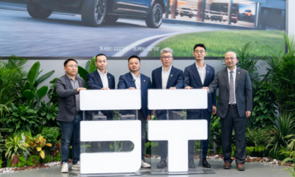 里程碑时刻！纵横第100家体验中心荣耀启幕，筑牢中国豪华越野品类生态根基