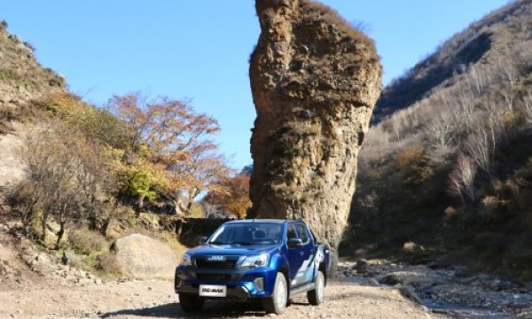 爬坡涉水如履平地:江西五十铃RE-MAX从容征服“老掌沟”