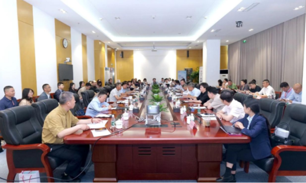 迈迪顶峰在2025医疗器械出海交流会上共话中国 智造出海新机遇